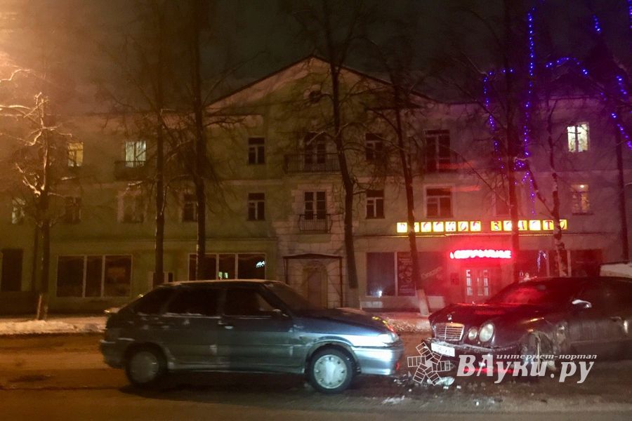 В Великих Луках на проспекте Ленина произошло ДТП (ФОТО)