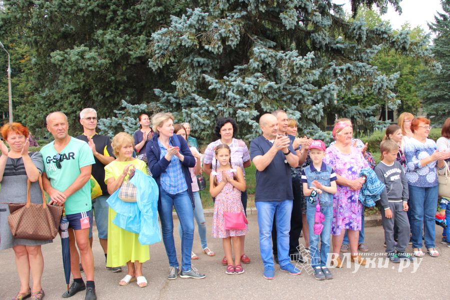 В Великих Луках проходит ​Международный фестиваль-конкурс среди мажореток и барабанщиц (ФОТО)