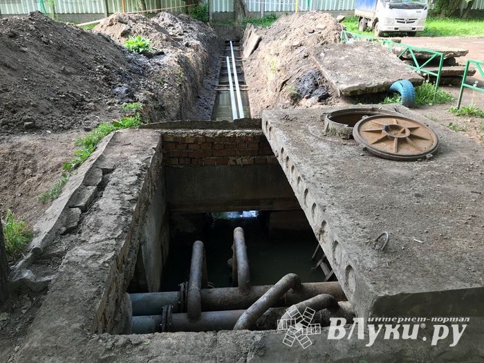 В Великих Луках, на территории детского сада №12, ведется замена отопительной системы (ФОТО)