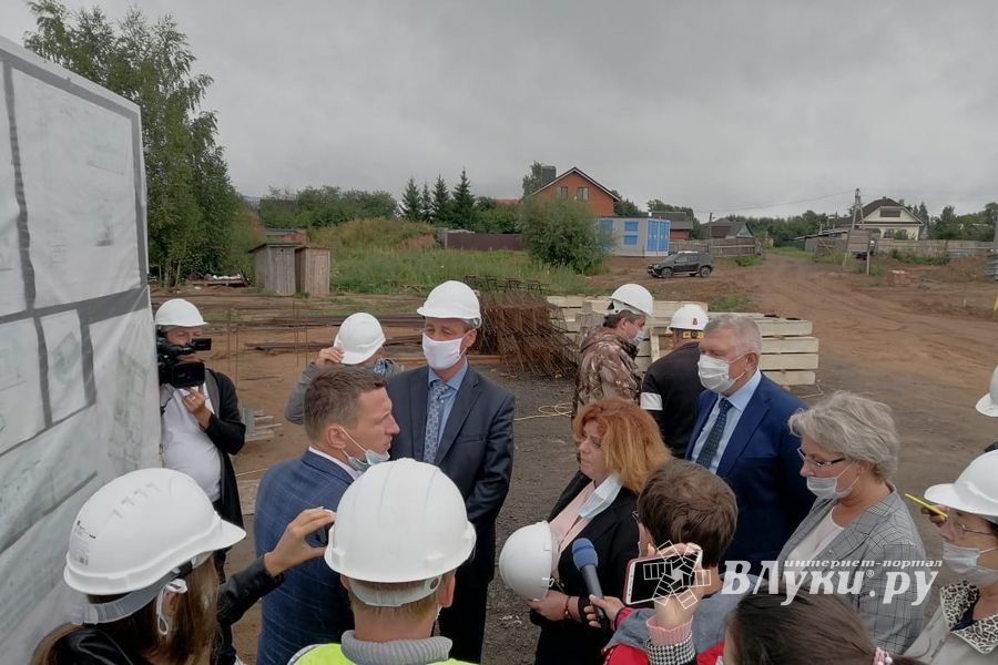 Подрядчик пообещал школу на Заслонова сдать 1 сентября 2021 года (ФОТО)