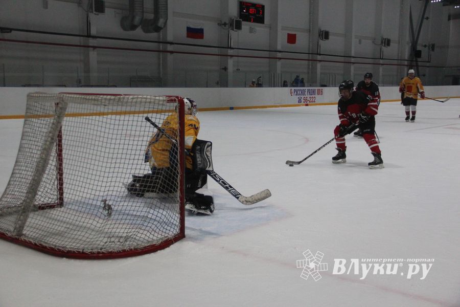 Хоккейные матчи чемпионатов города Великие Луки и Псковской области по хоккею прошли в СОК «Айсберг» (ФОТО)