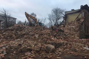 На ул. Ставского сносят дом (ФОТО)