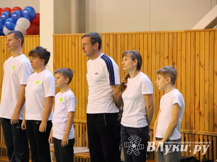 Великолучане одержали победу в зональном этапе «Папа, мама, я – спортивная семья» (ФОТО)