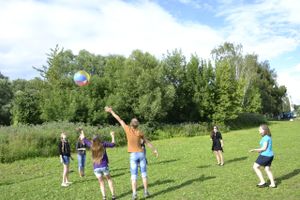 Прошла первая городская пляжная вечеринка «Выгуливаем КеДы»