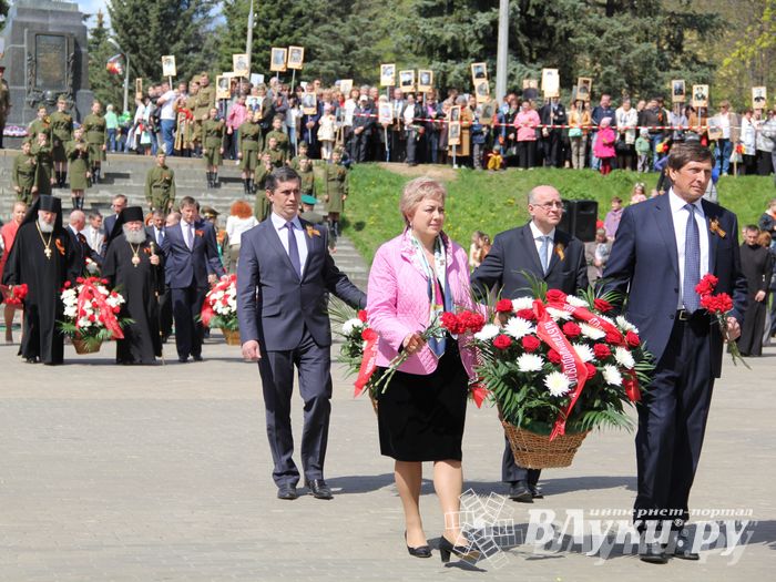Парад Победы в Великих Луках (фото)