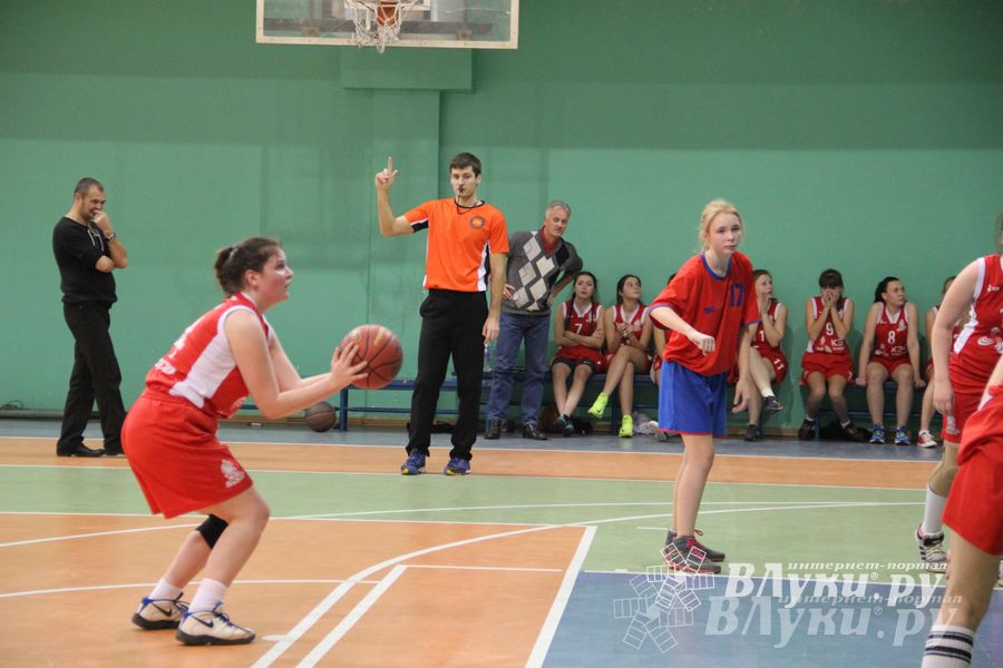 В Великих Луках прошли финальные игры муниципального этапа «КЭС-Баскет» (фото)