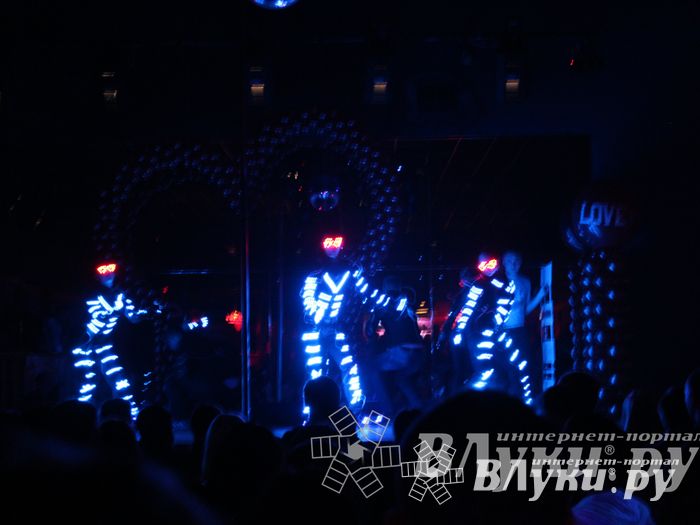 14 февраля в клубе «Хотэй» состоялось ежегодное шоу для влюбленных «Love Story»