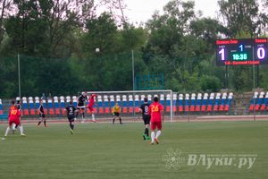 Матчи по футболу в рамках Первенства России проходят в Великих Луках (фото)