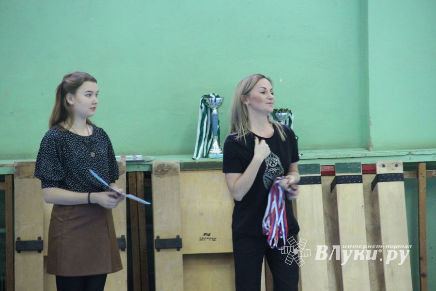 В Великих Луках проходят соревнования по гимнастике (ФОТО)