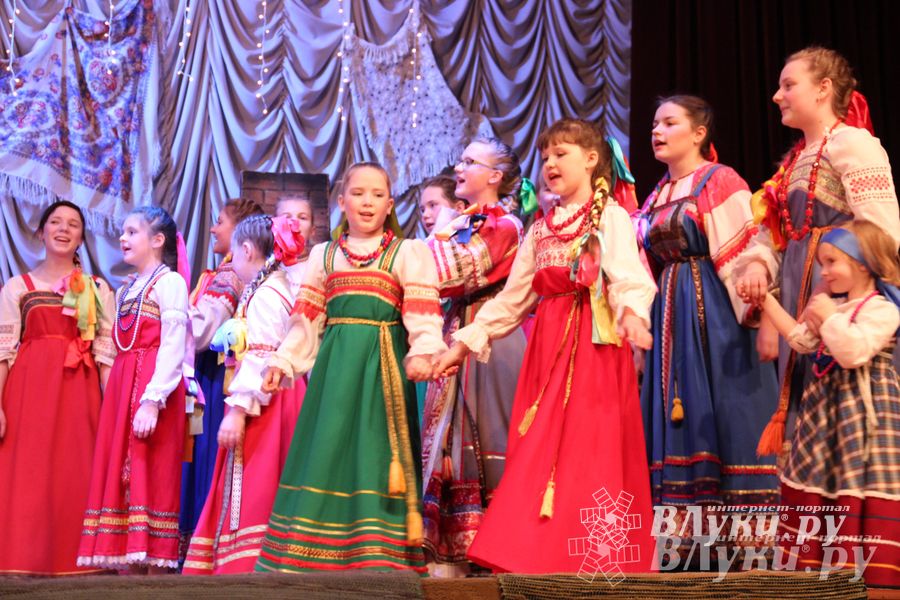  Рождественский концерт ансамбля «Заряница» прошел в Великих Луках (фото)