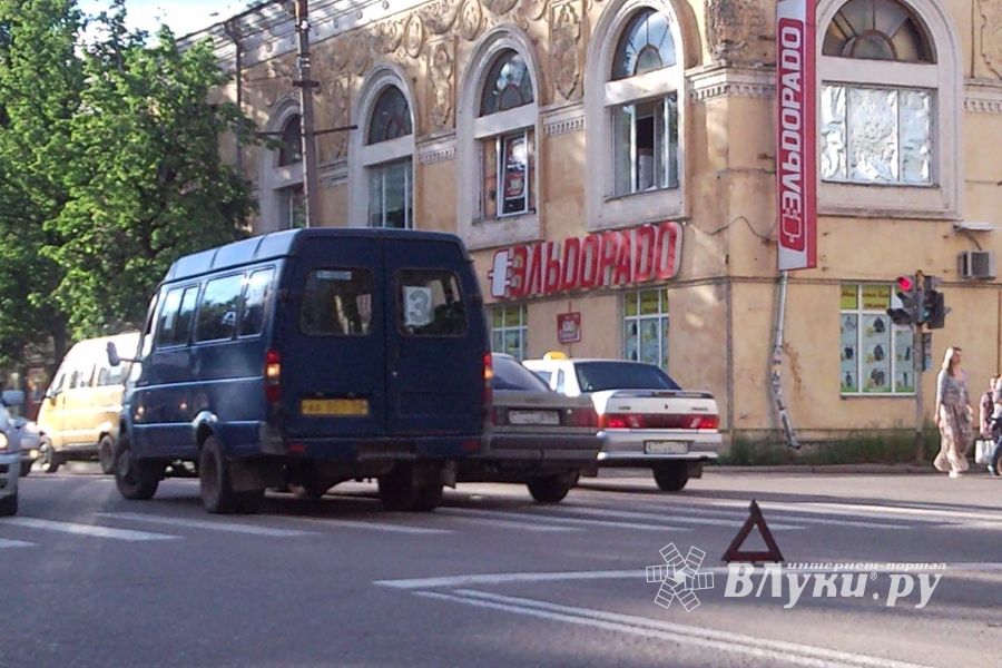 Двойная авария на проспекте Ленина (фото)