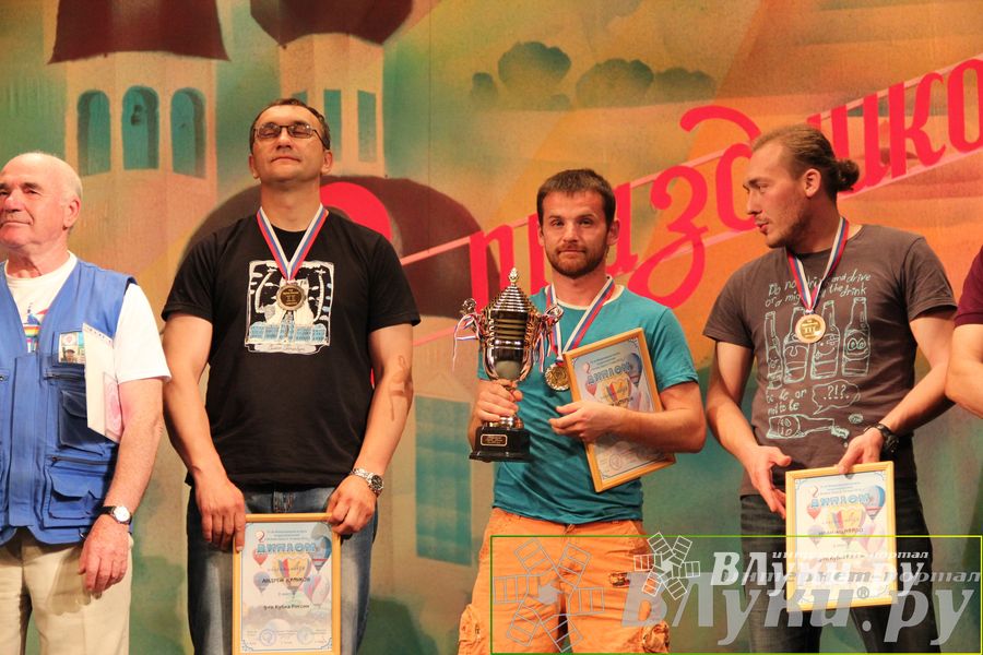 Церемония закрытия 18-й Международной встречи воздухоплавателей в Великих Луках, торжественное награждение