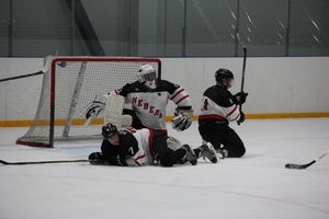 Два зоккейных матча прошли в Великих Луках в рамках Чемпионата города (ФОТО)