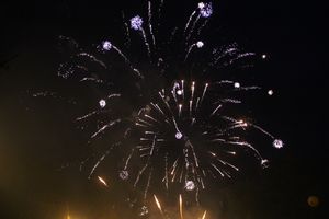 9 мая в Великих Луках. Шествие и салют