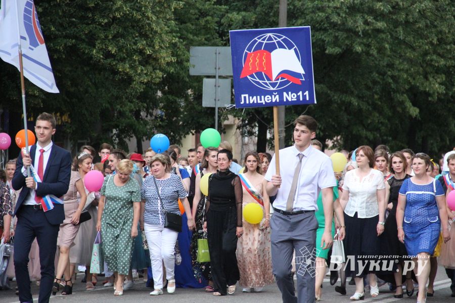 Великолукской «Бригантине» пришлось поплавать под дождём (ФОТО)