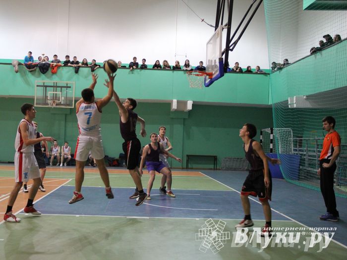 В Великих Луках прошли финальные игры муниципального этапа «КЭС-Баскет» (фото)