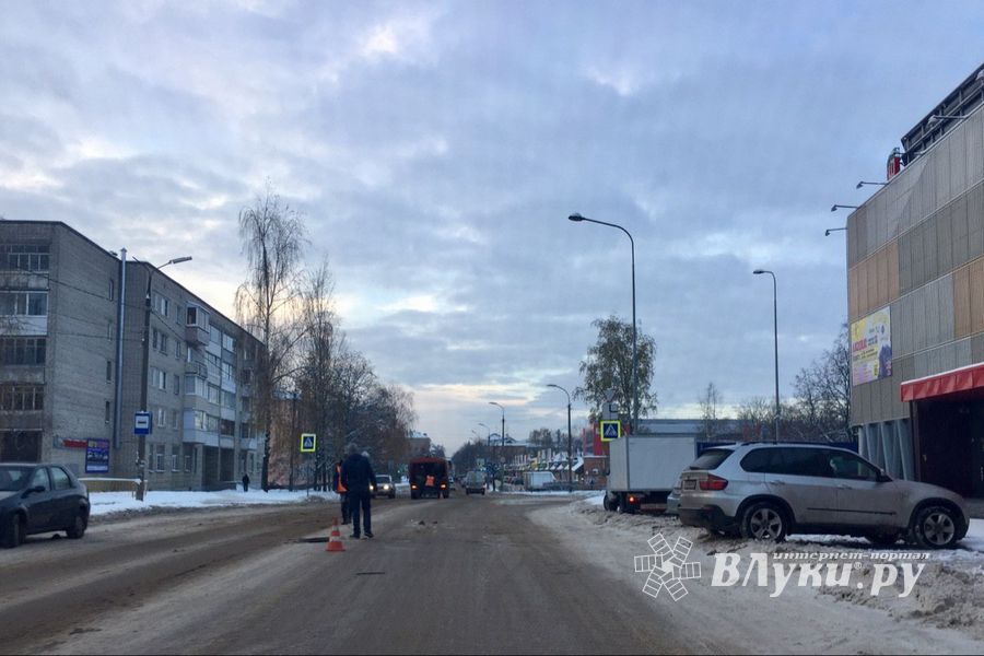 В Великих Луках ведутся ремонтные работы (ФОТО)