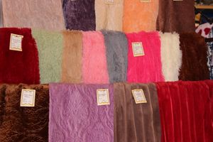 Кот Барон приготовил подарки для женщин