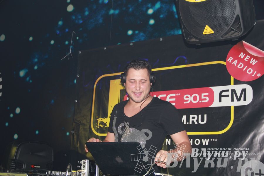 Самая танцевальная радиостанция отметила год вещания в Великих Луках