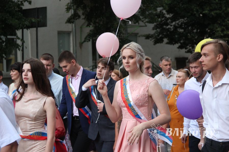 Великолукской «Бригантине» пришлось поплавать под дождём (ФОТО)