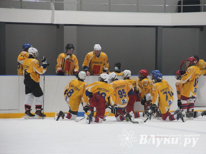 Хоккейные матчи чемпионатов города Великие Луки и Псковской области по хоккею прошли в СОК «Айсберг» (ФОТО)