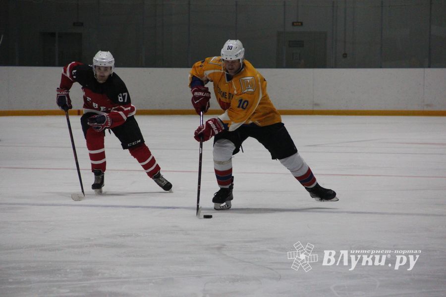 Хоккейные матчи чемпионатов города Великие Луки и Псковской области по хоккею прошли в СОК «Айсберг» (ФОТО)