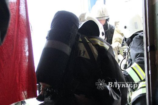 В Великих Луках прошли областные соревнования среди пожарных по спасению пострадавших