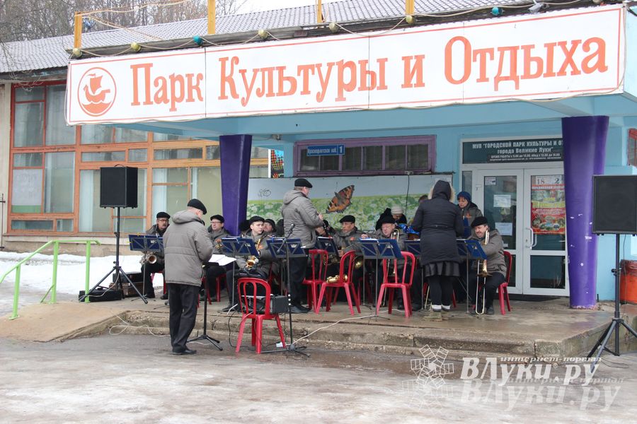В Великих Луках состоялись проводы Широкой Масленицы — 2015 (фото)
