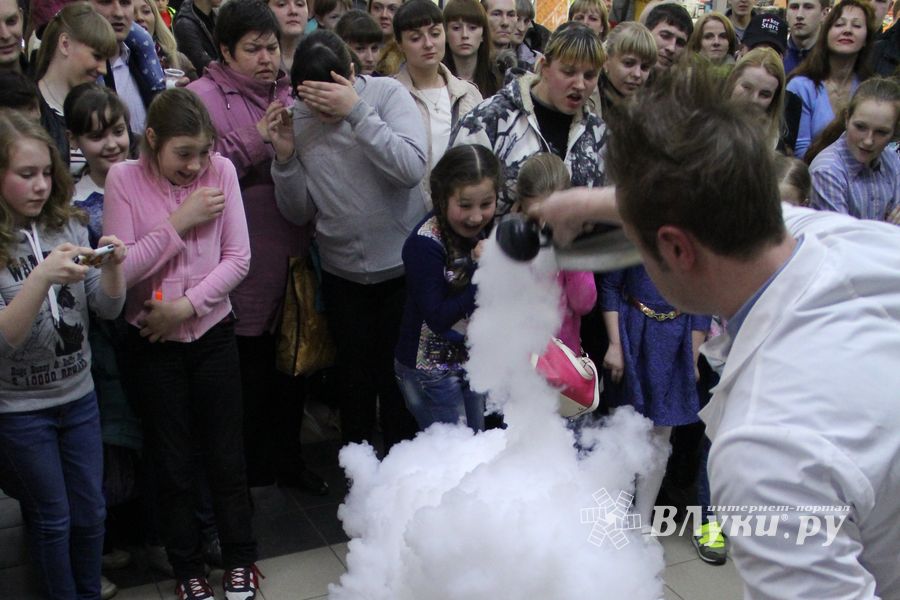 В ТЦ «Апельсин» прошла весенняя ночь распродаж