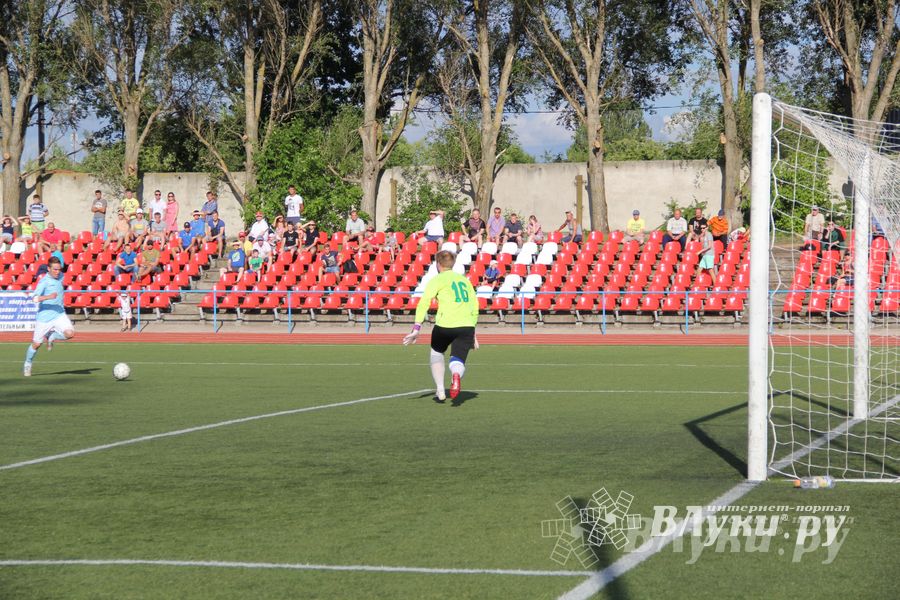 В Великих Луках состоялся матч Первенства СЗФО по футболу между командами «Луки-Энергия» и «Химик»