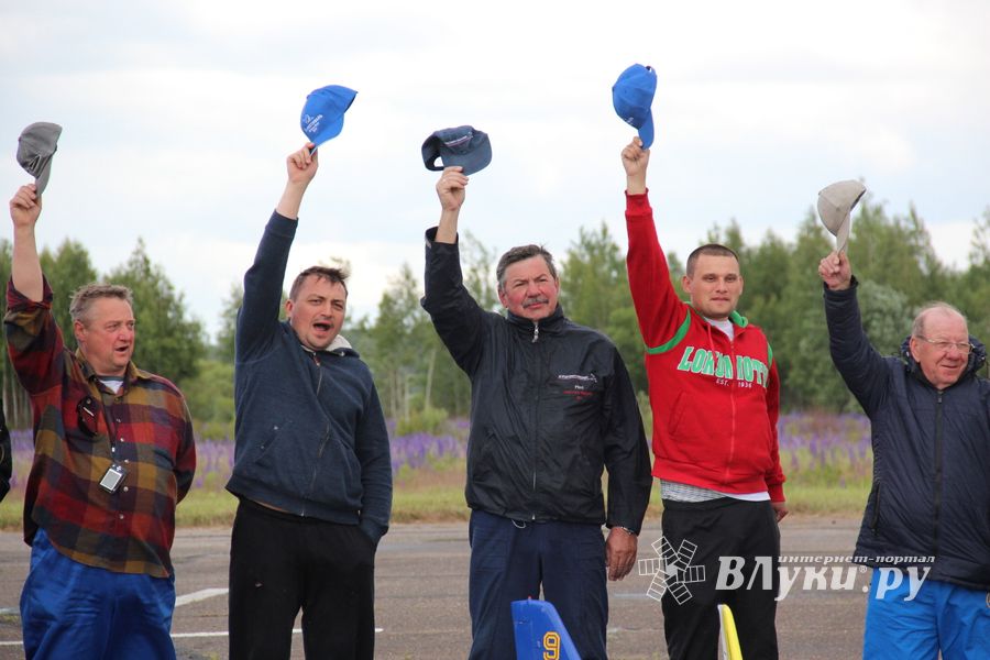 В Великих Луках проходит 7-й Фестиваль авиамодельного спорта (ФОТО)