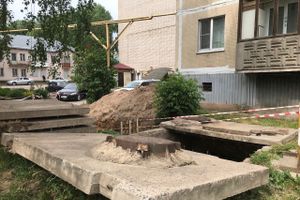 В Великих Луках «вскрывают» дворы (ФОТО)