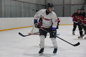 Две великолукские команды хоккеистов одержали победы в домашних матчах (ФОТО)