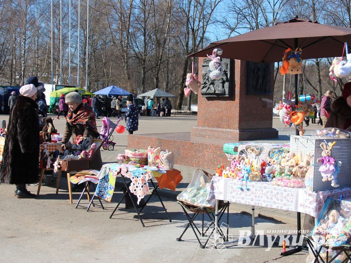 В Великих Луках празднуют День воссоединения Крыма с Россией