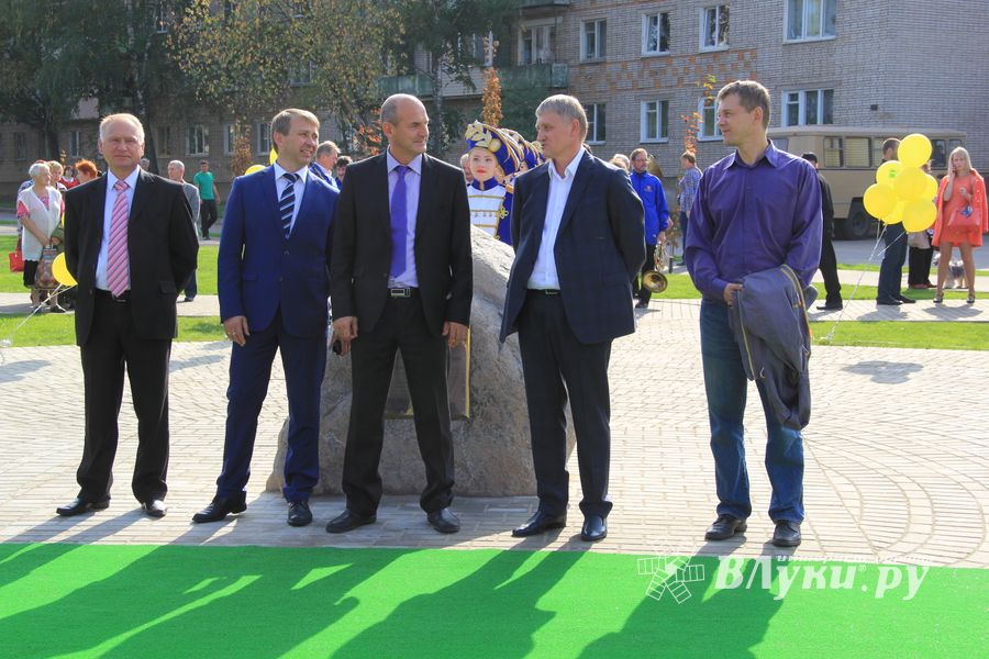 В Великих Луких благоустроили сквер на ул. Жукова (фото)