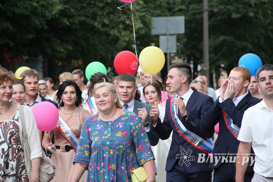 Великолукской «Бригантине» пришлось поплавать под дождём (ФОТО)