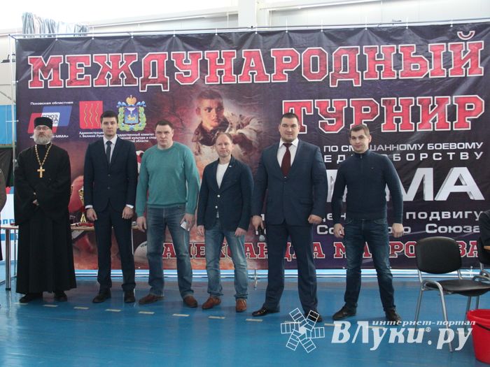 В Великих Луках проходит открытый кубок по смешанному боевому единоборству ММА (ФОТО) (12+)