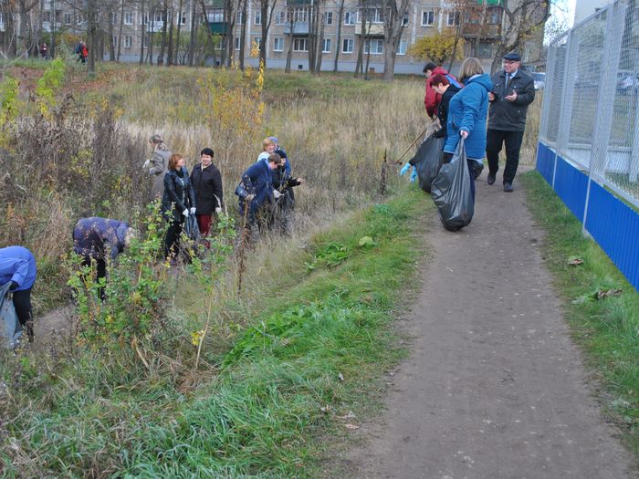 Педагоги лицея №10 провели субботник (ФОТО)