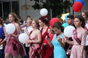 Великолукской «Бригантине» пришлось поплавать под дождём (ФОТО)