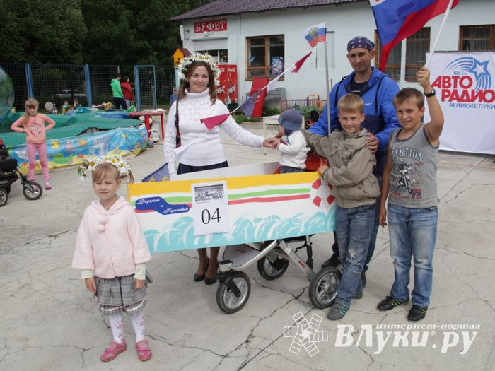 «Парад детских колясок» в День семьи, любви и верности (ФОТО)