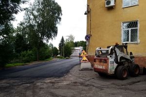 Улицу Некрасова в Великих Луках асфальтируют (ФОТО)