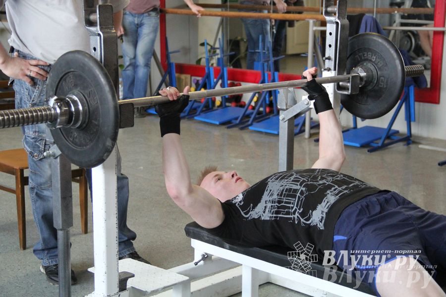 В Великих Луках прошел Чемпионат города по Русскому жиму и армлифтингу (фото)