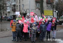 Акция малышей на перекрёстке (фото)