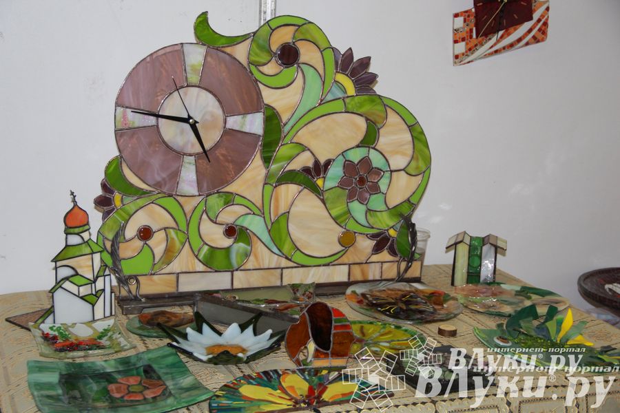 Универсальная выставка проходит в Великих Луках (фото)