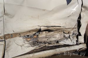 В Великих Луках столкнулись Мерседес и Мазда (фото)