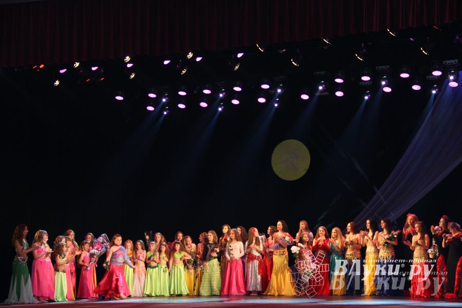 В ДК ЛК прошел музыкально-танцевальный спектакль «Босиком по млечному пути» (фото)