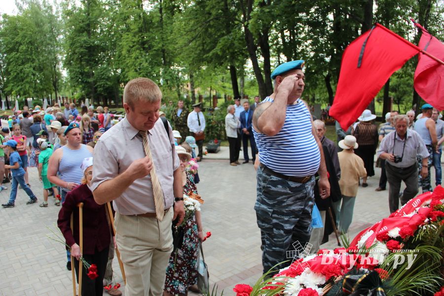 В Великих Луках проходит День памяти и скорби (ФОТО)