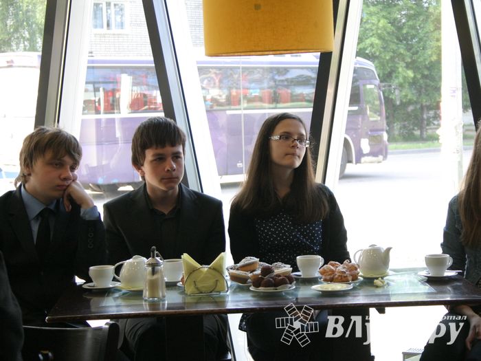 Великолукские школьники посетили "Литературное кафе"