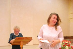 В Великих Луках ученики школы №13 поздравили своих педагогов (ФОТО)