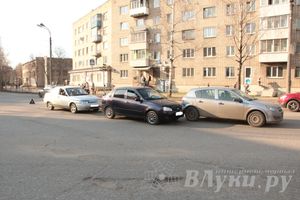 ДТП на пр. Гагарина: столкнулись три автомобиля (фото) 